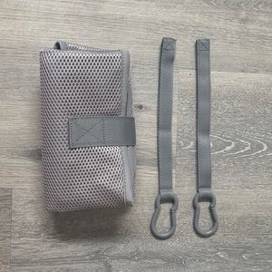 Dagne Dover mini changing mat + stroller carabiners